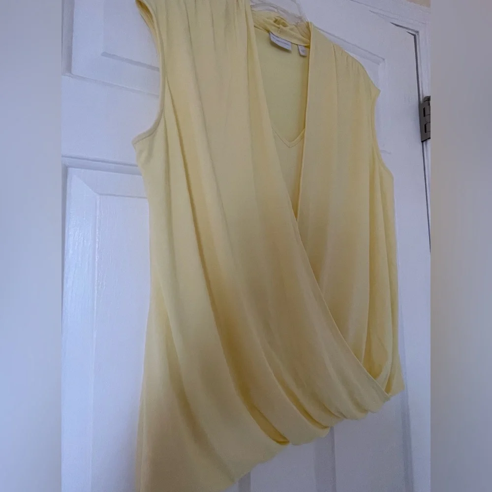 New York and Company size large yellow top - Picture 4 of 7